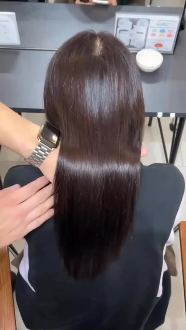 大阪梅田で髪の悩みを解消したい方、必見です！✨トリートメント...