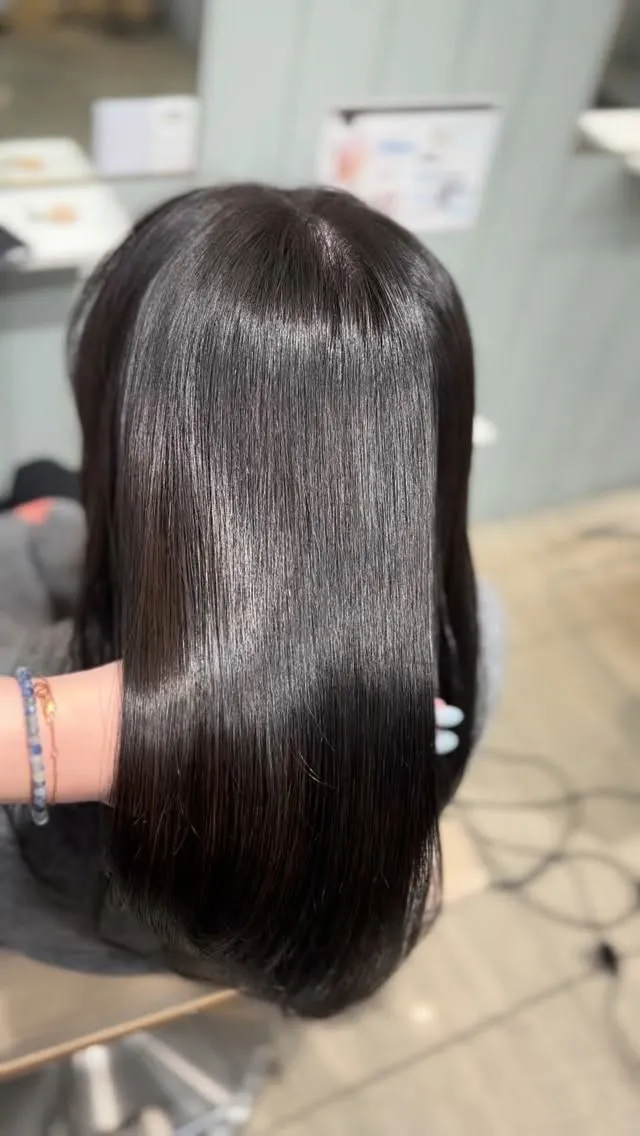 大阪梅田で髪の悩みを解消したい方、必見です！✨トリートメント...