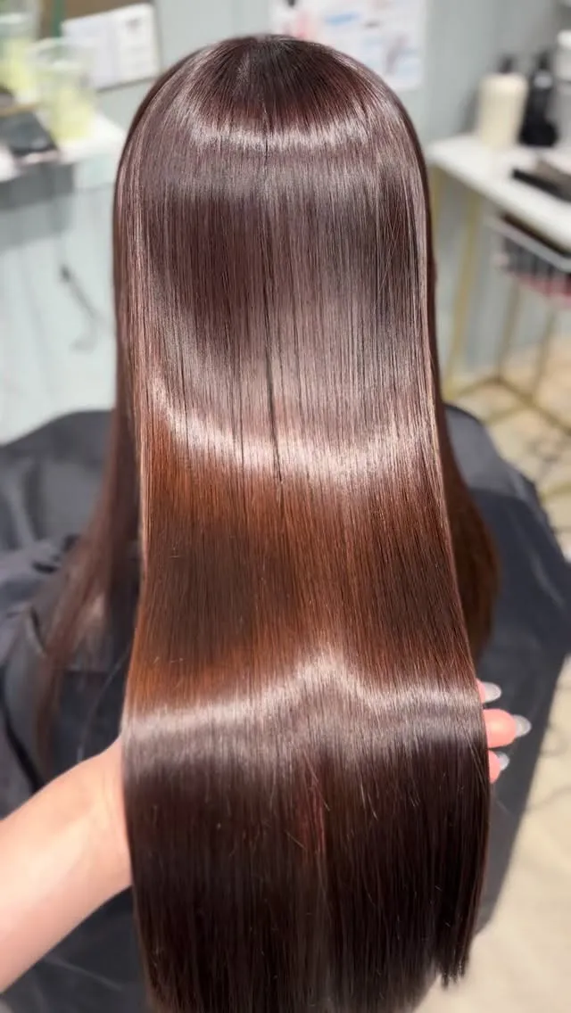 大阪梅田で髪の悩みを解消したい方、必見です！✨トリートメント...